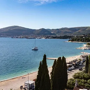 Okruk-10 Meters Away From The 3* Okrug Gornji